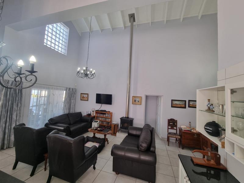 4 Bedroom Property for Sale in Outeniqua Strand Western Cape